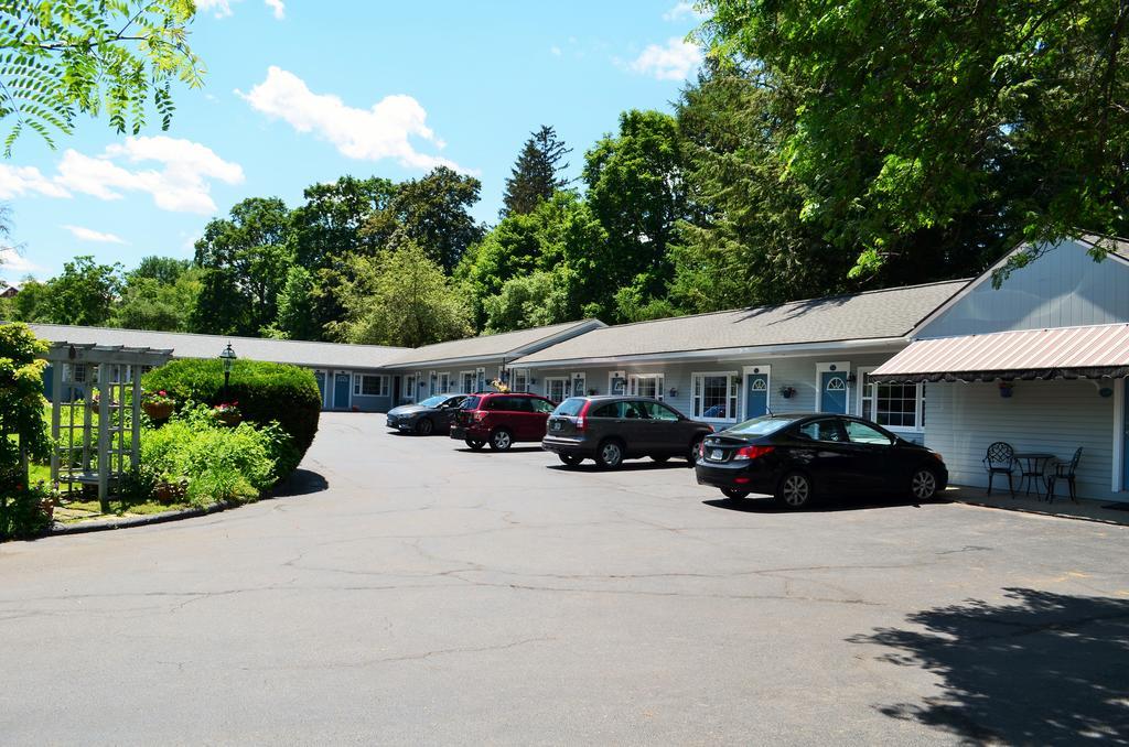 Maple Terrace Motel Williamstown Exterior foto