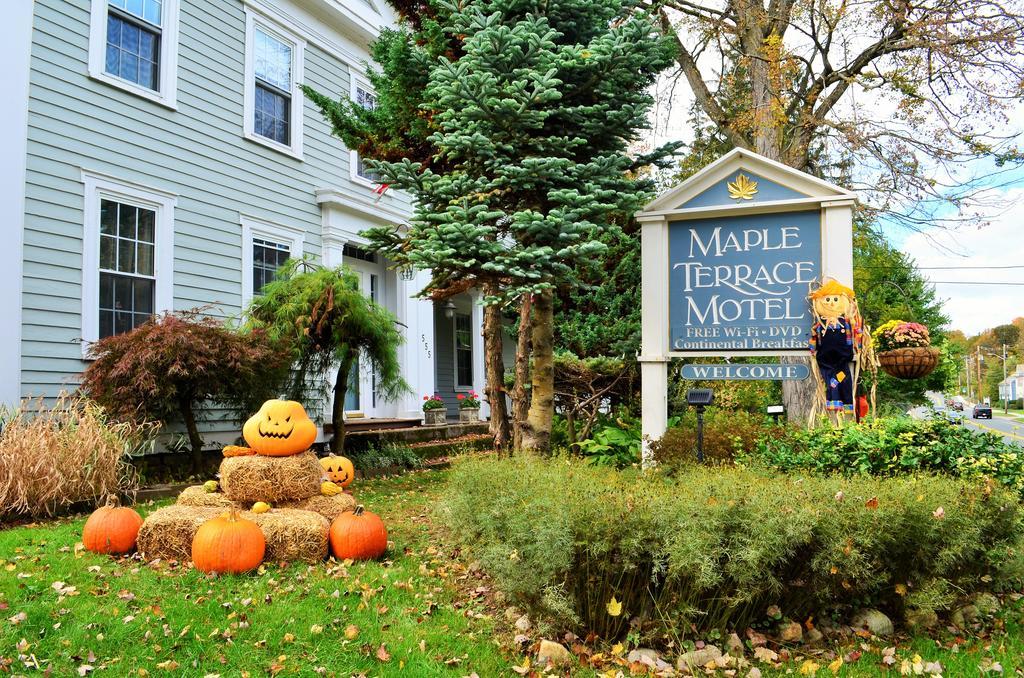 Maple Terrace Motel Williamstown Exterior foto