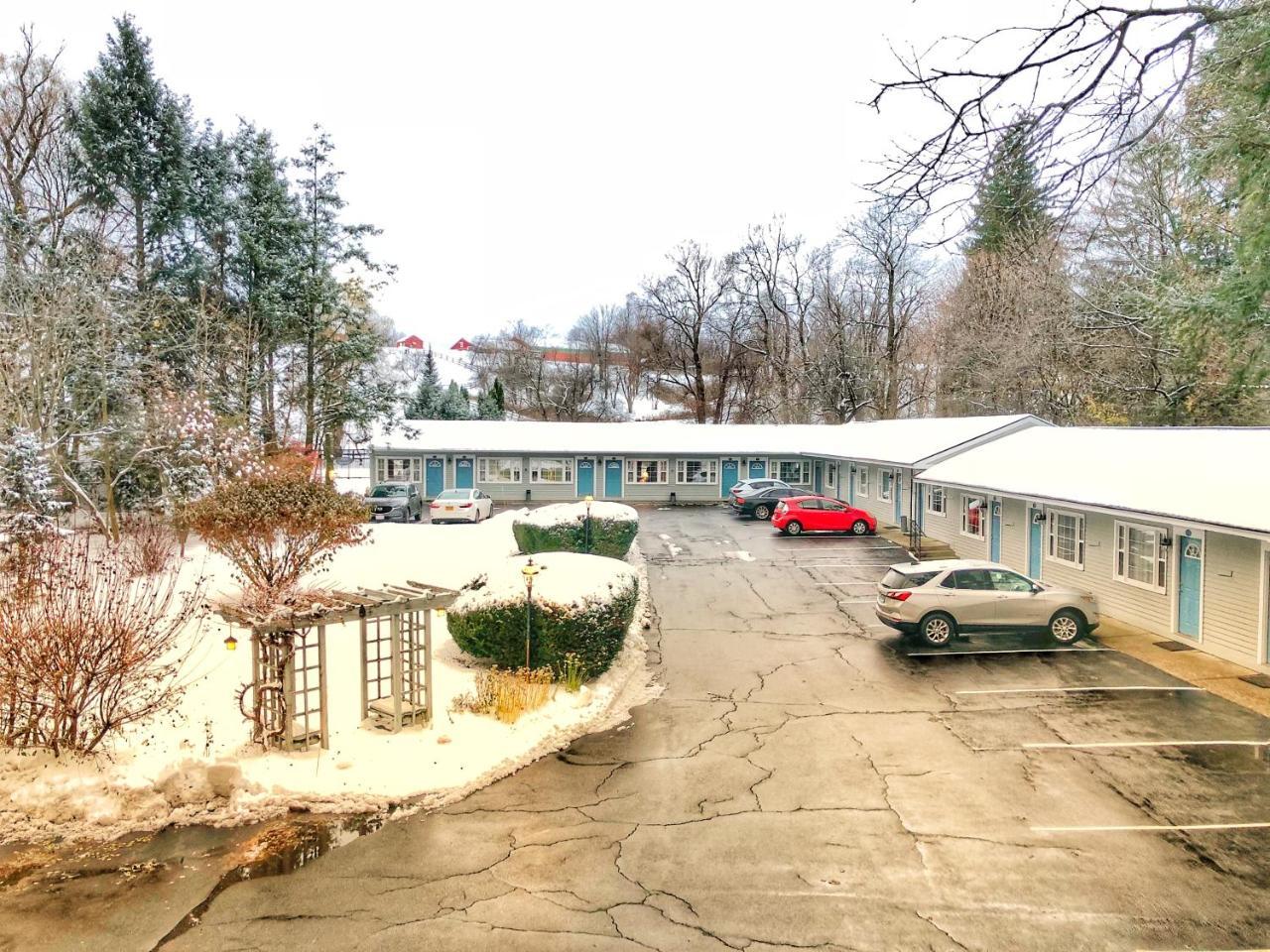 Maple Terrace Motel Williamstown Exterior foto