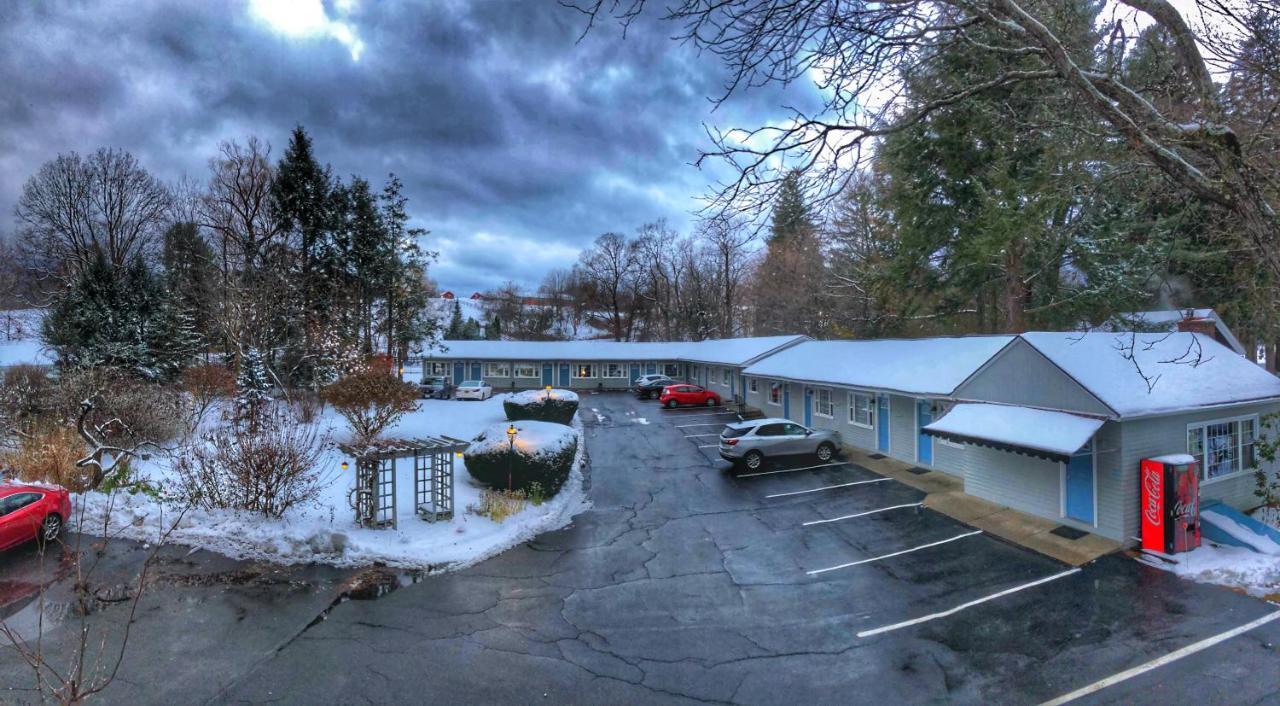 Maple Terrace Motel Williamstown Exterior foto